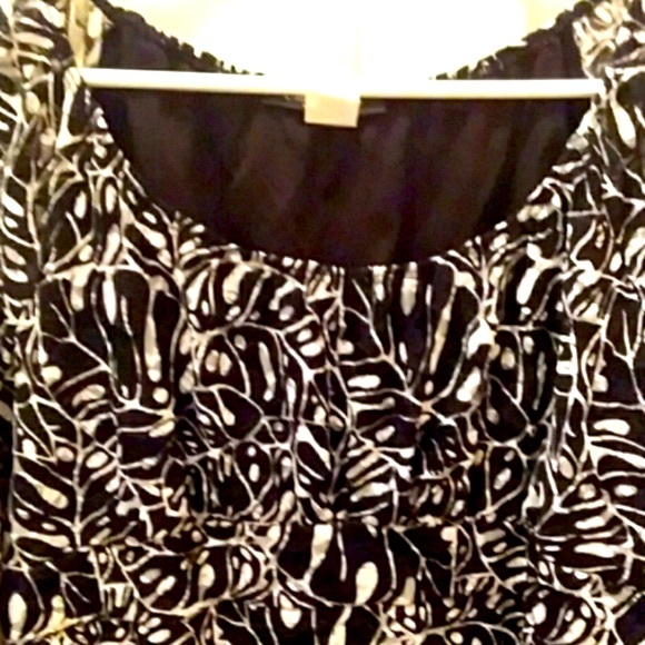 Black and White Textured Blouse with Low Neckline by Only Nine Size XL - Picture 5 of 6
